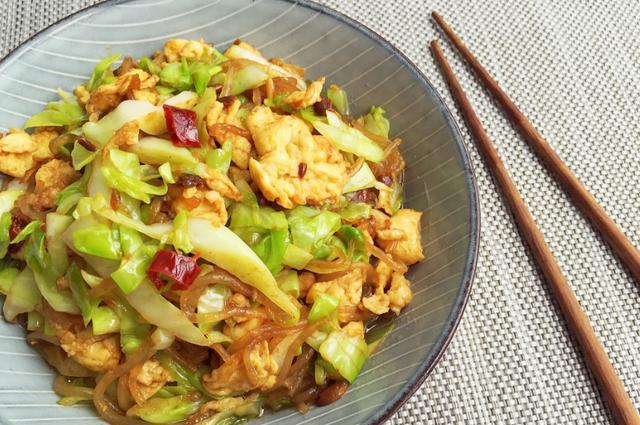 三亿体育_青岛地铁1号线分包调查：同学牌友牵线多层分包因利益