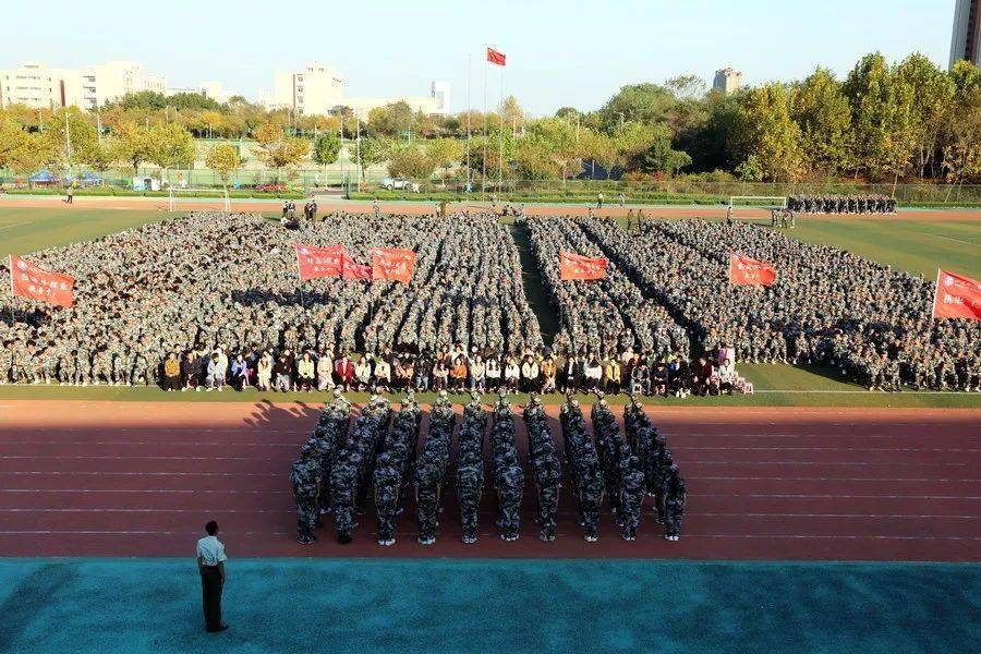 
山东水利职业学院隆重举行2020级新生开学仪式暨军训汇报演出‘三亿体育手机版’(图5)