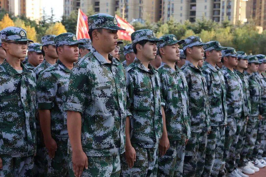 
山东水利职业学院隆重举行2020级新生开学仪式暨军训汇报演出‘三亿体育手机版’(图8)