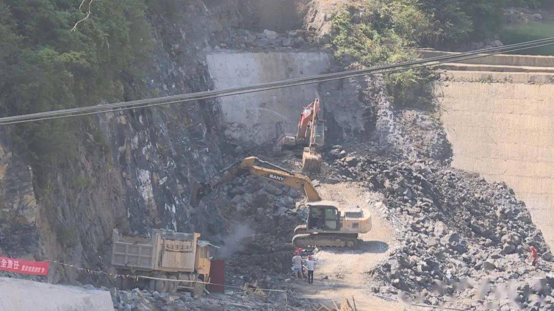 
按下“快进键” ！尖山水库、孝子溪水库建设现场机声隆隆_三亿体育(图2)