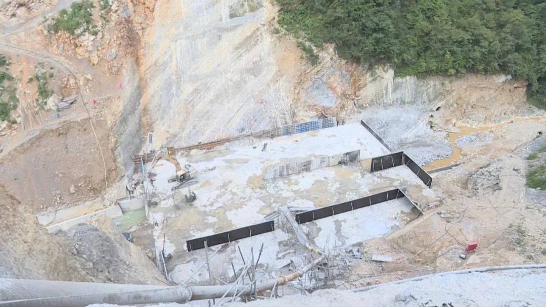 
按下“快进键” ！尖山水库、孝子溪水库建设现场机声隆隆_三亿体育(图9)
